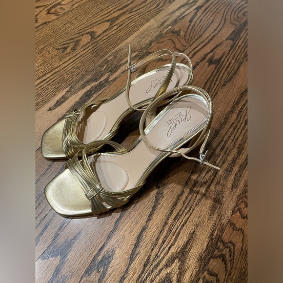 Michelle Ankle Strap Sandal (Women)
Jewel Badgley Mischka NWT - Picture 3 of 7